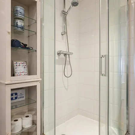 Bed & Breakfast With Private Bathroom Near Vondelpark