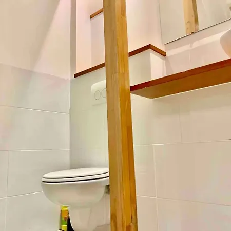 With Private Bathroom Near Vondelpark 3*